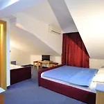 Lav Hotel 3*