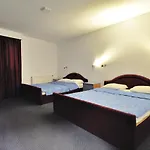 Lav Hotel 3*