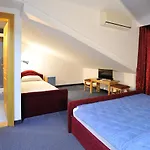 Hotel Lav 3*