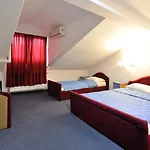 Lav Hotel
