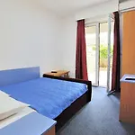 Hotel Lav