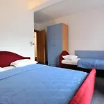 Lav Hotel 3*