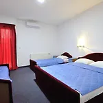 Hotel Lav 3*