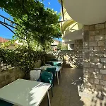 Lav Hotel 3*