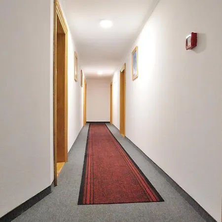 Hotel Lav 3*