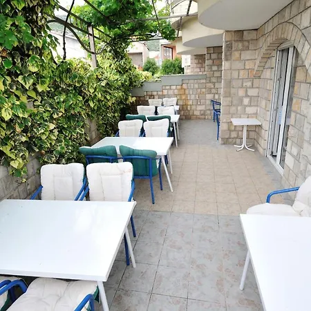 Lav Hotel 3*