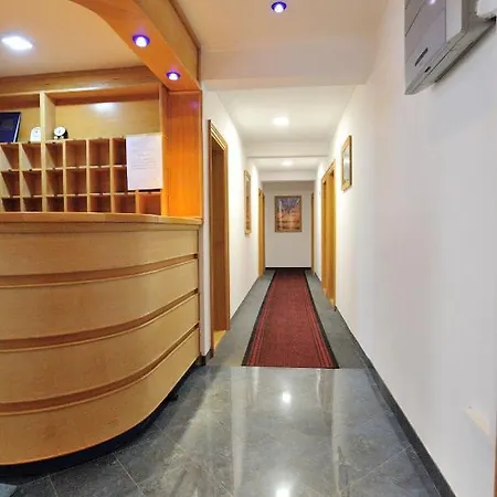 Lav Hotel 3*
