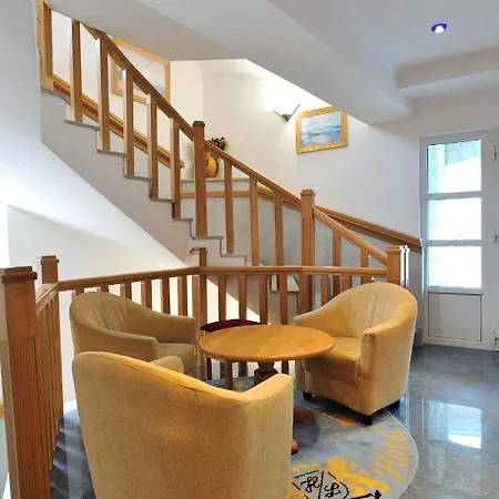 Lav Hotel 3*