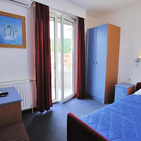 Lav Hotel