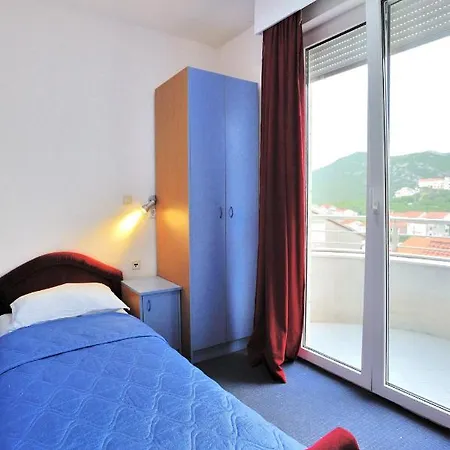Hotel Lav
