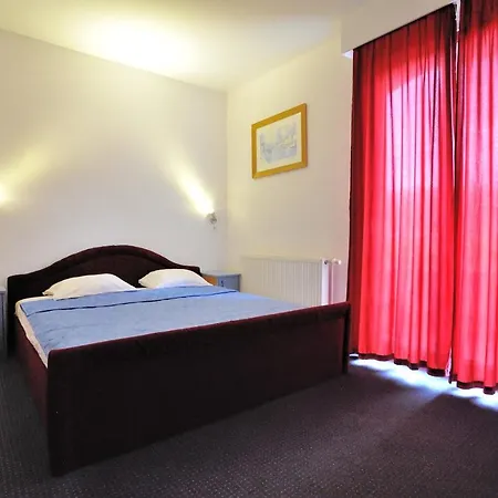 Hotel Lav 3*