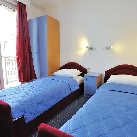 Lav Hotell 3*