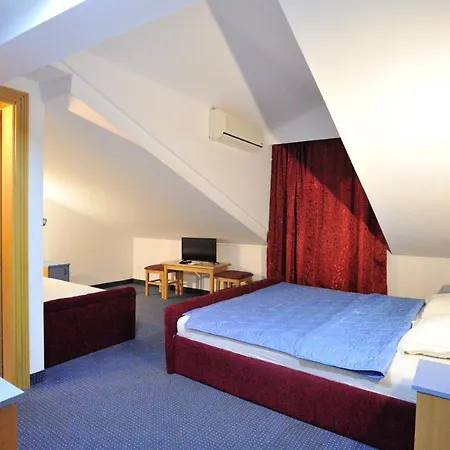 Lav Hotel 3*