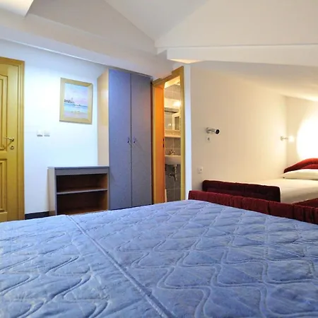 Hotel Lav