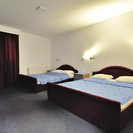 Lav Hotell 3*