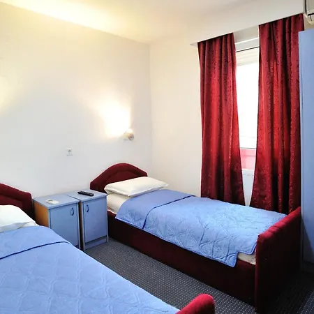 Hotell Lav 3*