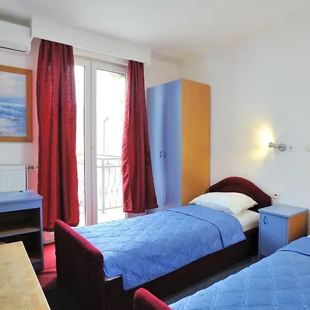 Hotel Lav 3*