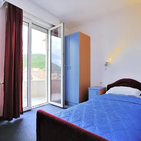 Lav 3* Neum