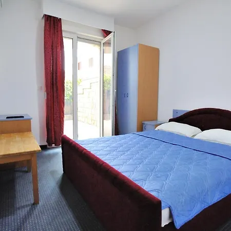 Lav Hotel