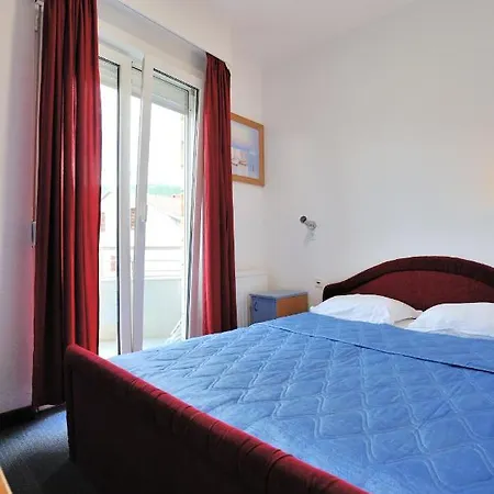 Lav Hotel 3*