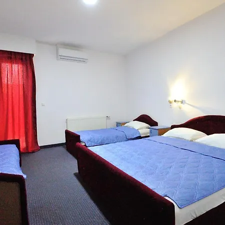 Hotel Lav 3*